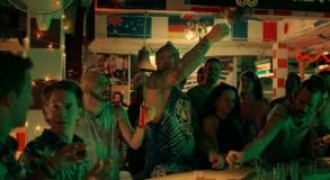 Кадр з фільму Похмілля у Таїланді