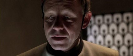 Кадр з фільму Навпроти по коридору