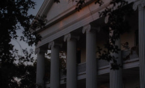 Кадр з фільму Фатальна спокуса