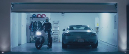 Кадр з фільму Близнюки