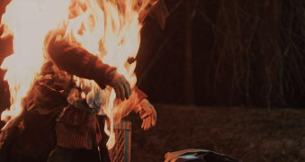 Кадр з фільму Їдьте назад