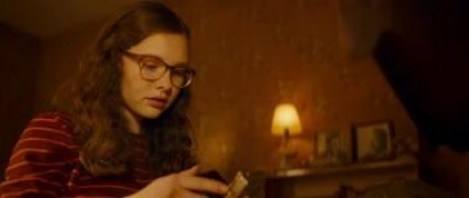 Кадр з фільму Страшні історії для розповіді у темряві