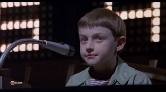 Кадр з фільму Маленька людина Тейт