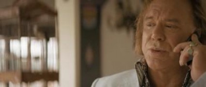 Кадр з фільму Палаючий острів