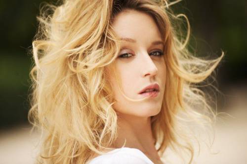 Фото Людівін Саньє