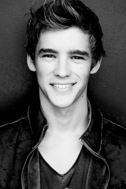 Фото Брентон Туейтс