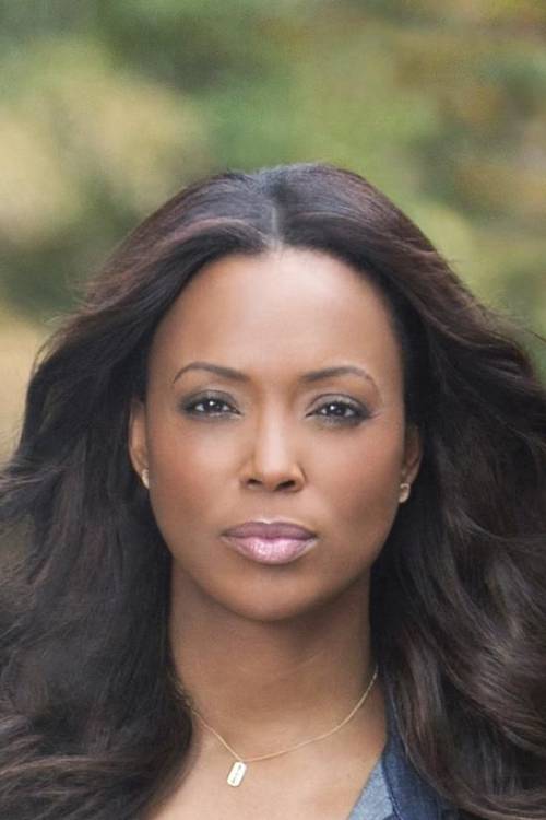 Әдемі жас жігіт үлкен мүшесі мен кончасын жұлып алады