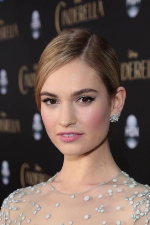 Фото Лілі Джеймс