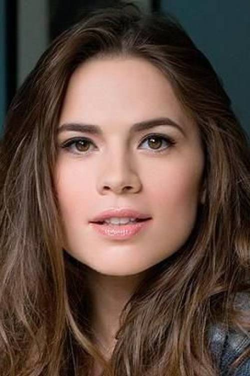 Фото Хейлі Етвел